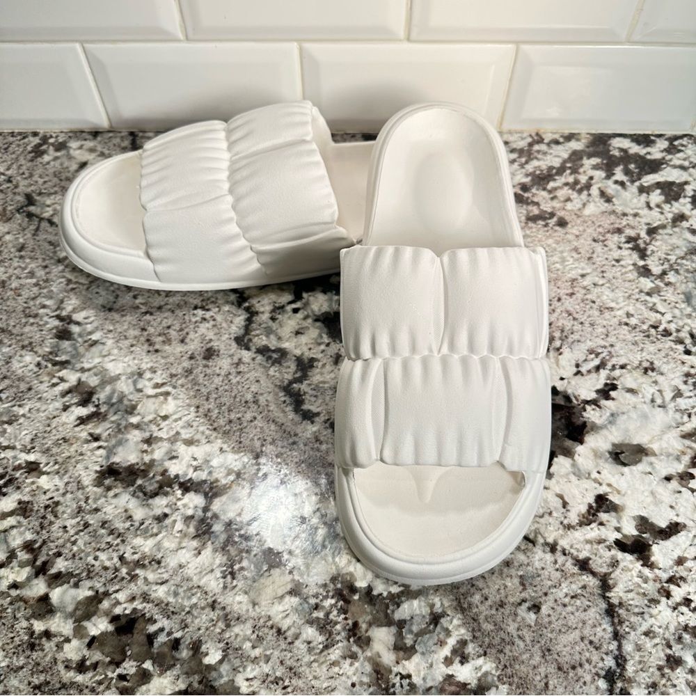 NWOT Slide Slipper Sandals Size 11.5 - 12